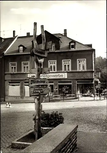 Ak Thum im Erzgebirge Sachsen, Wegweiser am Markt, Geschäft HO Kunstgewerbe