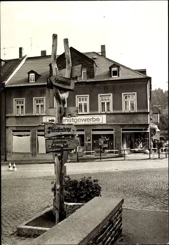 Ak Thum im Erzgebirge Sachsen, Wegweiser am Markt, Geschäft HO Kunstgewerbe