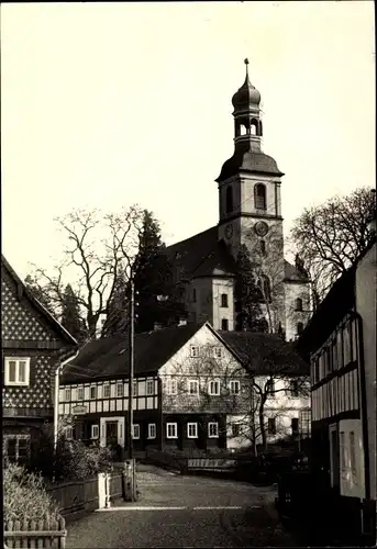 Ak Großschönau in der Oberlausitz Sachsen, Straßenblick auf Kirche