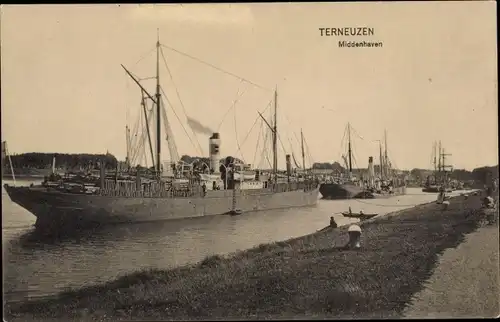 Ak Terneuzen Zeeland Niederlande, Middenhaven, Schiffe