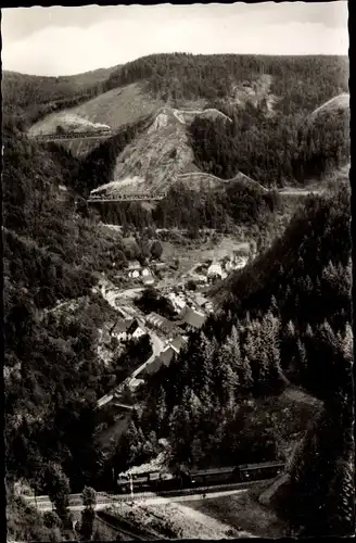 Ak Triberg im Schwarzwald, Schwarzwaldbahn, Dampflok in Fahrt, Panorama