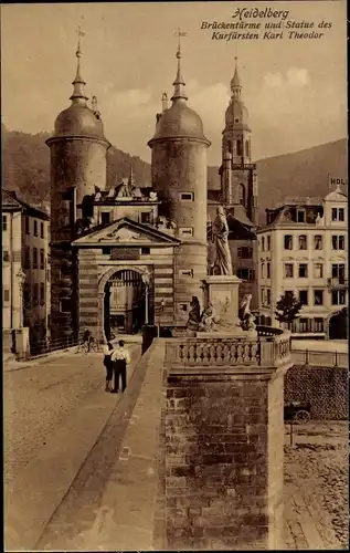 Ak Heidelberg am Neckar, Brückentürme und Statue des Kurfürsten Karl Theodor