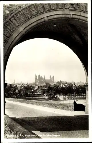 Ak Worms am Rhein, Teilansicht, Blick durch den Brückenbogen