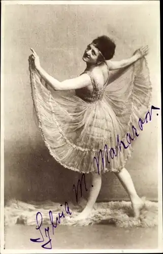 Ak Schauspielerin Sylvia M. Maharow im Tüllkleid, Autogramm