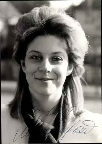 Foto Schauspielerin Mona Seefried, Portrait, Autogramm