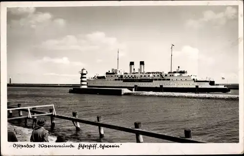 Ak Ostseebad Warnemünde Rostock, Fährschiff Schwerin, Leuchtturm