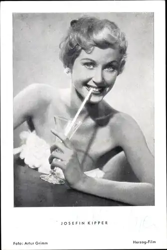 Ak Schauspielerin Josefin Kipper, Cocktail, Portrait, Autogramm