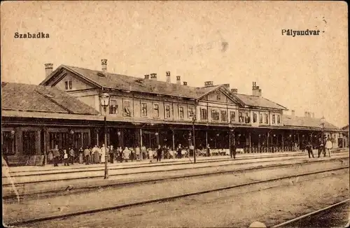 Ak Szabadka Subotica Serbien, Palyaudvar, Bahnhof, Gleisansicht