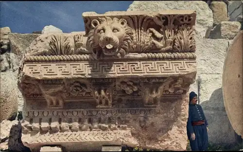 Ak Baalbek Libanon, Piece de corniche de la colonnade du temple de Jupiter