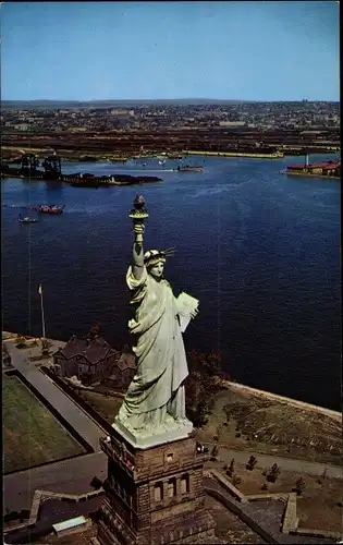 Ak New York City USA, Statue of Liberty, Bedloe's Island, Fliegeraufnahme