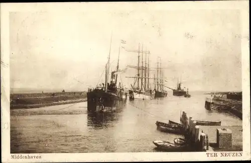 Ak Terneuzen Zeeland Niederlande, Middenhaven, Schiffe