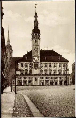 Ak Bautzen in der Lausitz, Blick auf das Rathaus am Marktplatz