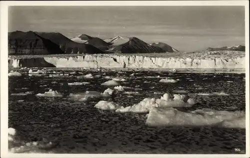 Ak Spitsbergen Spitzbergen Norwegen, Kingsbay, Eisschollen