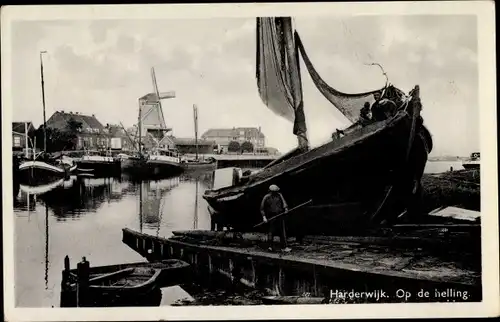 Ak Harderwijk Gelderland, Op de helling