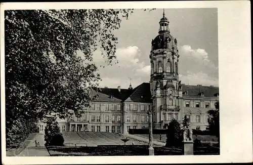 Ak Neustrelitz in Mecklenburg, Ehemaliges Schloss, durch Kriegseinwirkungen 1945 zerstört