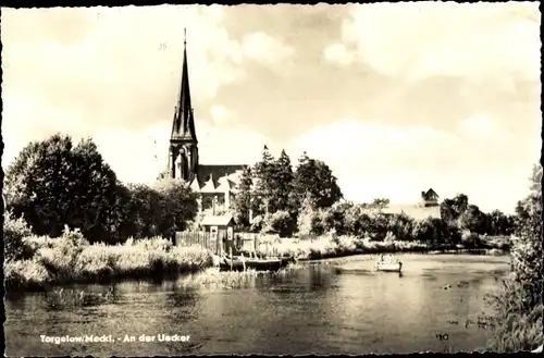 Ak Torgelow an der Uecker, Kirche, Boot