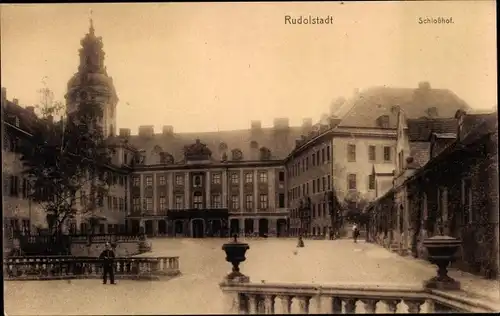Ak Rudolstadt in Thüringen, Schloßhof
