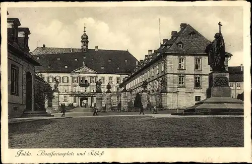 Ak Fulda in Hessen, Bonifaciusplatz und Schloss