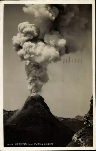 Ak Napoli Neapel Campania, Vesuvio, Vesuv, Rauchender Vulkanschlot
