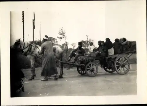 Foto Ägypten, Kutsche mit Ägyptern in Volkstrachten