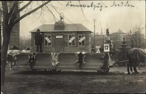 Foto Ak Dresden, Karnevalsumzug, Mottowagen der Tierärztlichen Hochschule