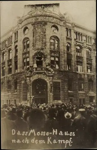 Foto Ak Berlin Mitte, Das Mosse Haus nach dem Kampf, Berliner Tageblatt