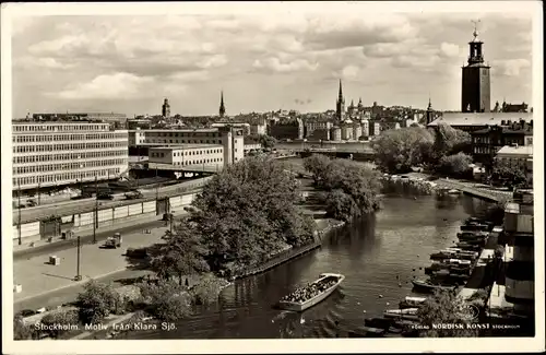 Ak Stockholm Schweden, Motiv fran Klara Sjö, Blick über den Fluss zur Stadt, Turm