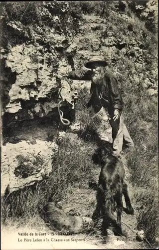 Ak Saint Moré Yonne, La Pere Leleu a la Chasse aux Serpents