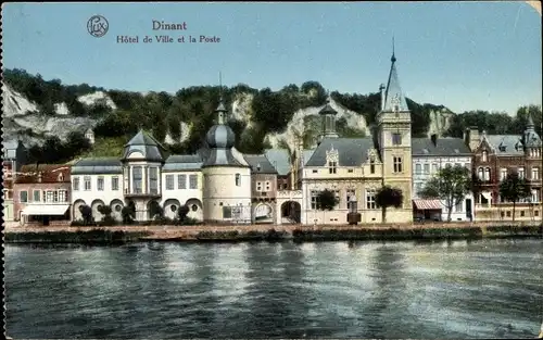 Ak Dinant Wallonien Namur, Vue de l'Hôtel de Ville et la Poste