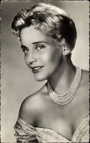 Ak Schauspielerin Maria Schell, Portrait, Perlen