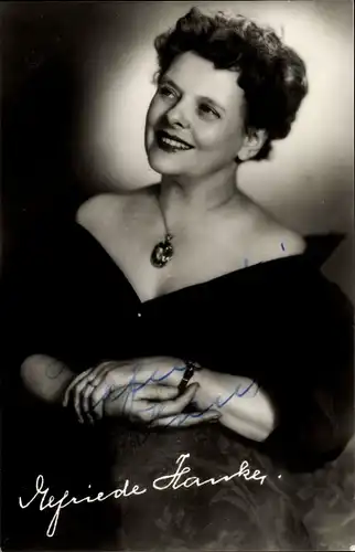 Foto Ak Schauspielerin Elfriede Hanke, Portrait, Autogramm