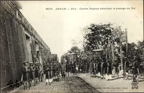 Ak Hue Annam Vietnam, Gardes Royeux attendant le passage du Roi