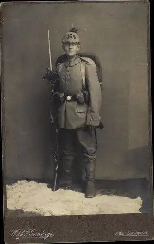 Kabinett Foto Hameln, Deutscher Soldat in Uniform, 164er Regiment, Standportrait, Bajonett