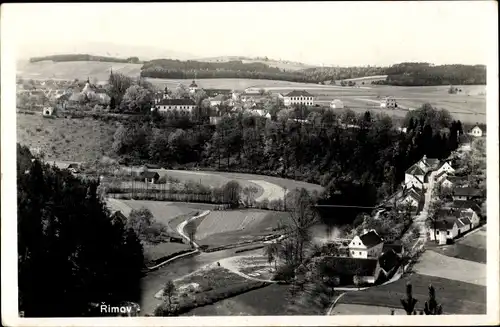 Foto Ak Rimov Rimau Region Südböhmen, Blick auf den Ort mit Umgebung