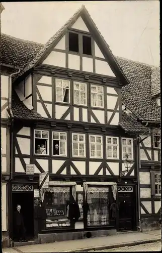 Foto Ak Eisenach Thüringen Karlstraße, Fachwerkhaus, Laden mit Schaufenster