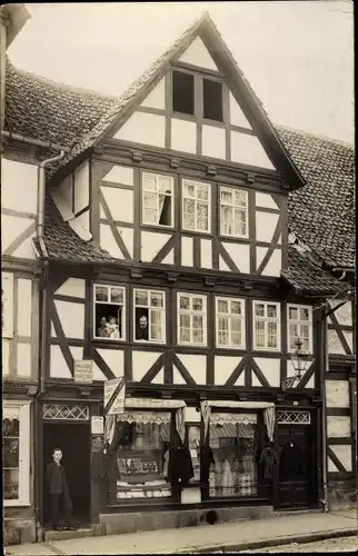 Foto Ak Eisenach Thüringen Karlstraße, Fachwerkhaus, Laden