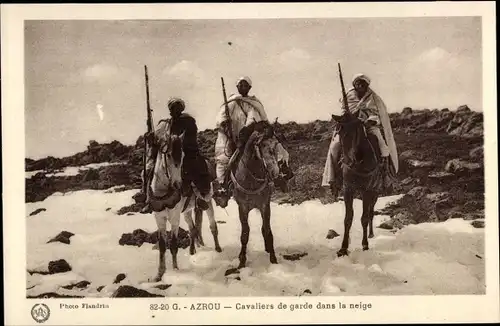 Ak Azrou Marokko, Cavaliers de garde dans la neige