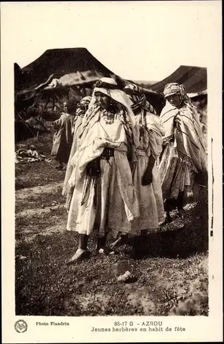 Ak Azrou Marokko, Jeune berbere en habit de fete