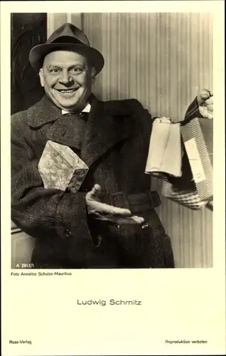 Ak Schauspieler Ludwig Schmitz, Portrait, Mantel, Hut, Geschenke, Ross Verlag A 2813/1