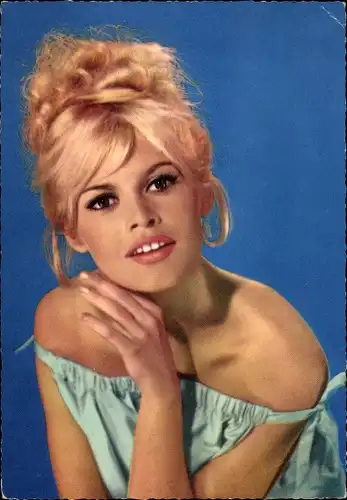 Ak Schauspielerin Brigitte Bardot, Portrait