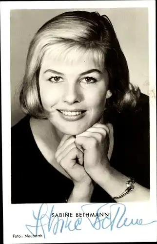Ak Schauspielerin Sabine Bethmann, Portrait, Autogramm