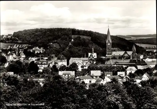 Ak Neheim Hüsten Arnsberg im Sauerland, Ortsansicht mit Kirche