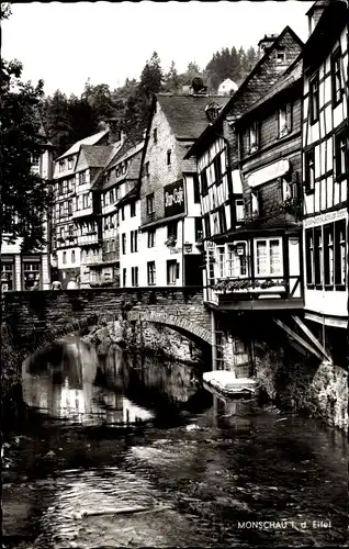 Ak Monschau Montjoie in der Eifel, Häuserpartie, Fachwerkhäuser, Brücke