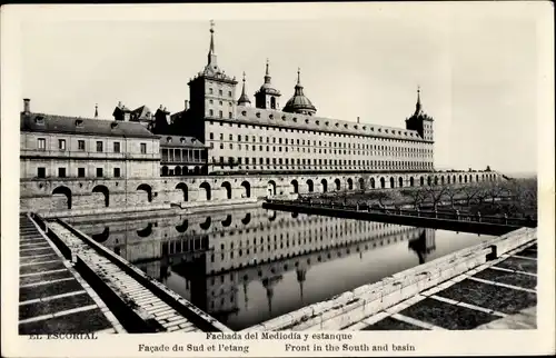 Ak San Lorenzo de El Escorial Madrid, Facade du Sud et l'Etang