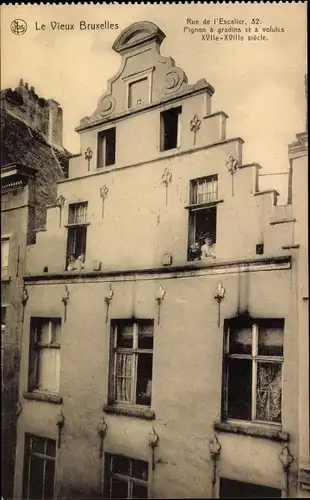 Ak Bruxelles Brüssel, Rue de l'Escalier, 32, Pignon à gradins et à volutes