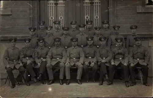 Foto Ak Hameln, Deutsche Soldaten in Uniform, 1. Rekruten Depot, Gruppenbild
