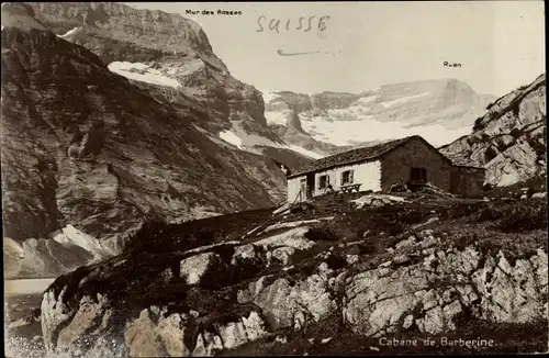 Ak Cabane de Barberine, Mur des Rosses, Gebirgshütte zwischen Felsen