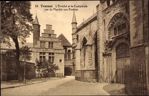 Ak Tournai Wallonien Hennegau, l'Eveche et la Cathedrale vus du Marche aux Poteries