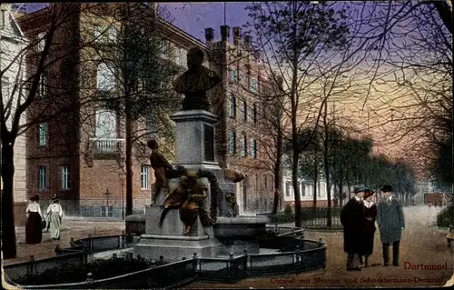 Ak Dortmund im Ruhrgebiet, Ostwall mit Museum und Schüchtermann Denkmal