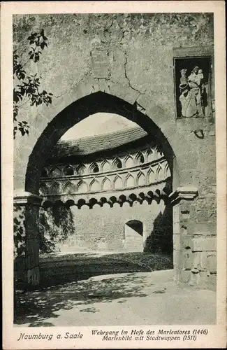 Ak Naumburg an der Saale, Wehrgang im Hofe des Marientores, Marienbild mit Stadtwappen